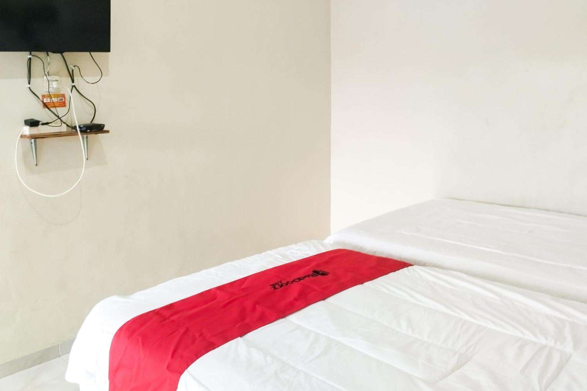 Hotel Reddoorz Syariah At Shakira Alesha Enggal Bandar Lampung Exterior foto