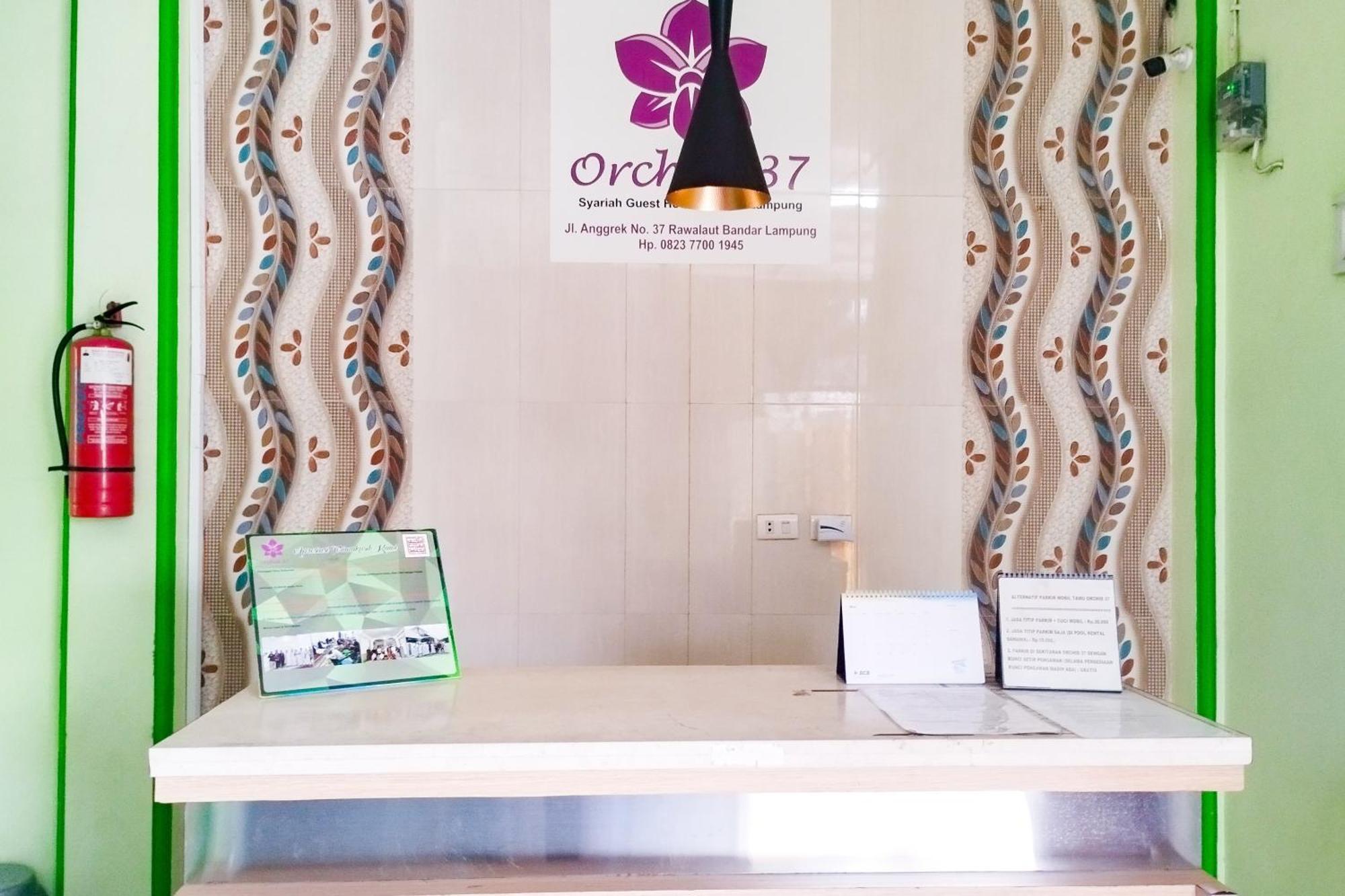 Hotel Reddoorz Syariah At Shakira Alesha Enggal Bandar Lampung Exterior foto